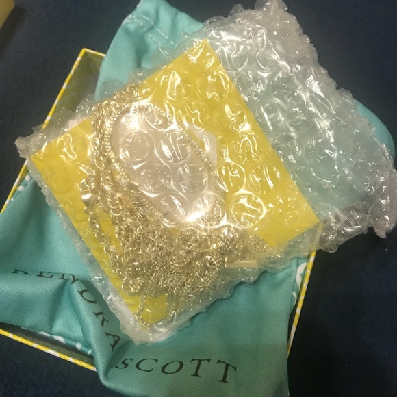 Kendra Scott Rayne Necklace In Ivory Pearl - Picture 3 of 6